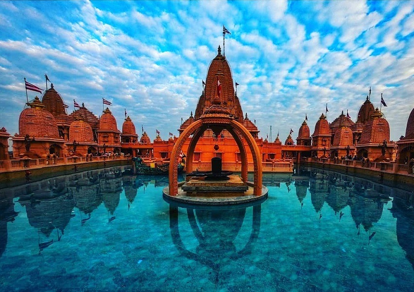 Nilkanth dham mandir Poicha